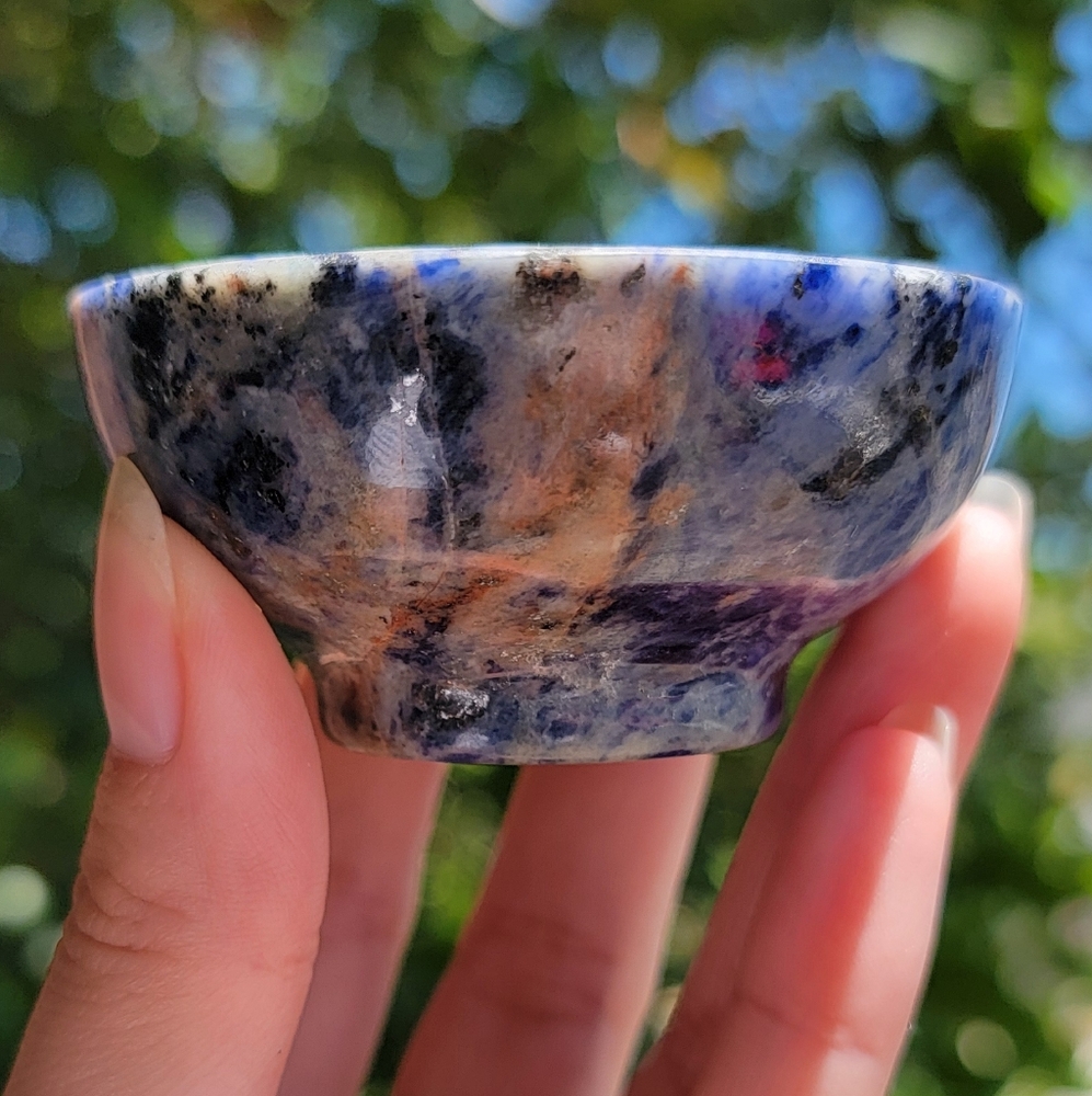 (C) NEW 2.375" x 1.25" x 118G SODALITE WITH HEMATITE & SUNSTONE BOWL